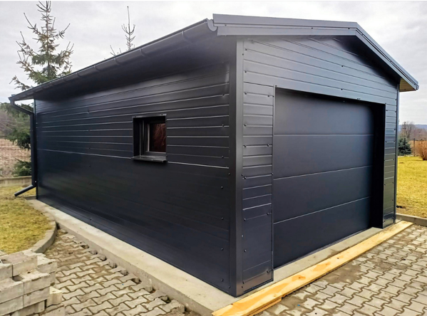 garaż z płyty warstwowej