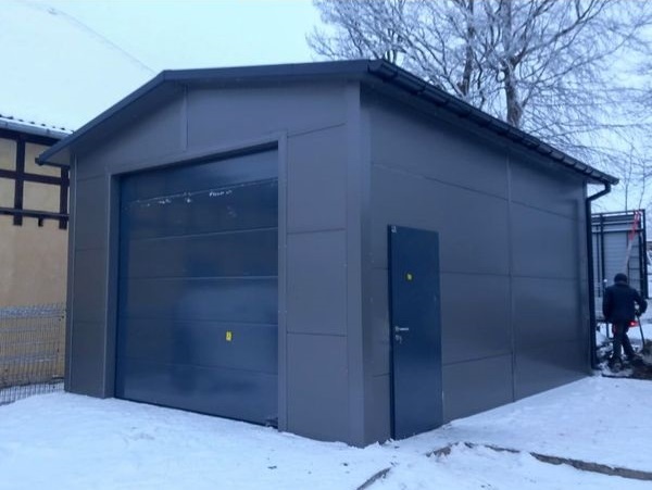 garaż blaszany ocieplany
