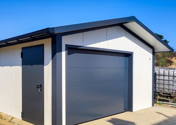 garaż z płyty warstwowej 35m2